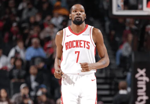 开云-杜兰特半场出战18分钟，11中7得到18分2板3助攻2抢断