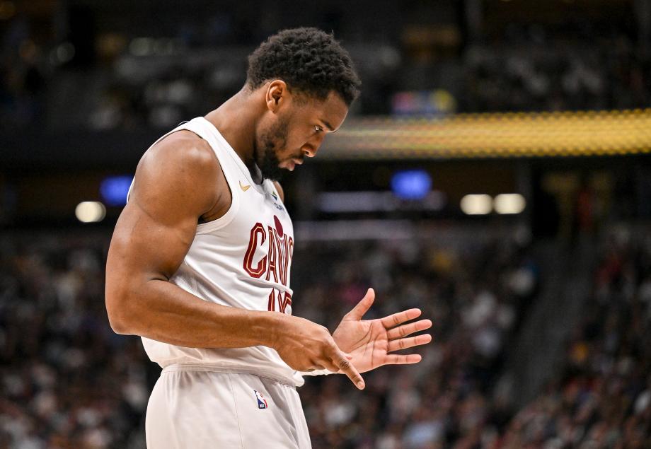 开云APP-米切尔0.9秒罚球准绝杀 骑士险胜掘金豪取四连胜