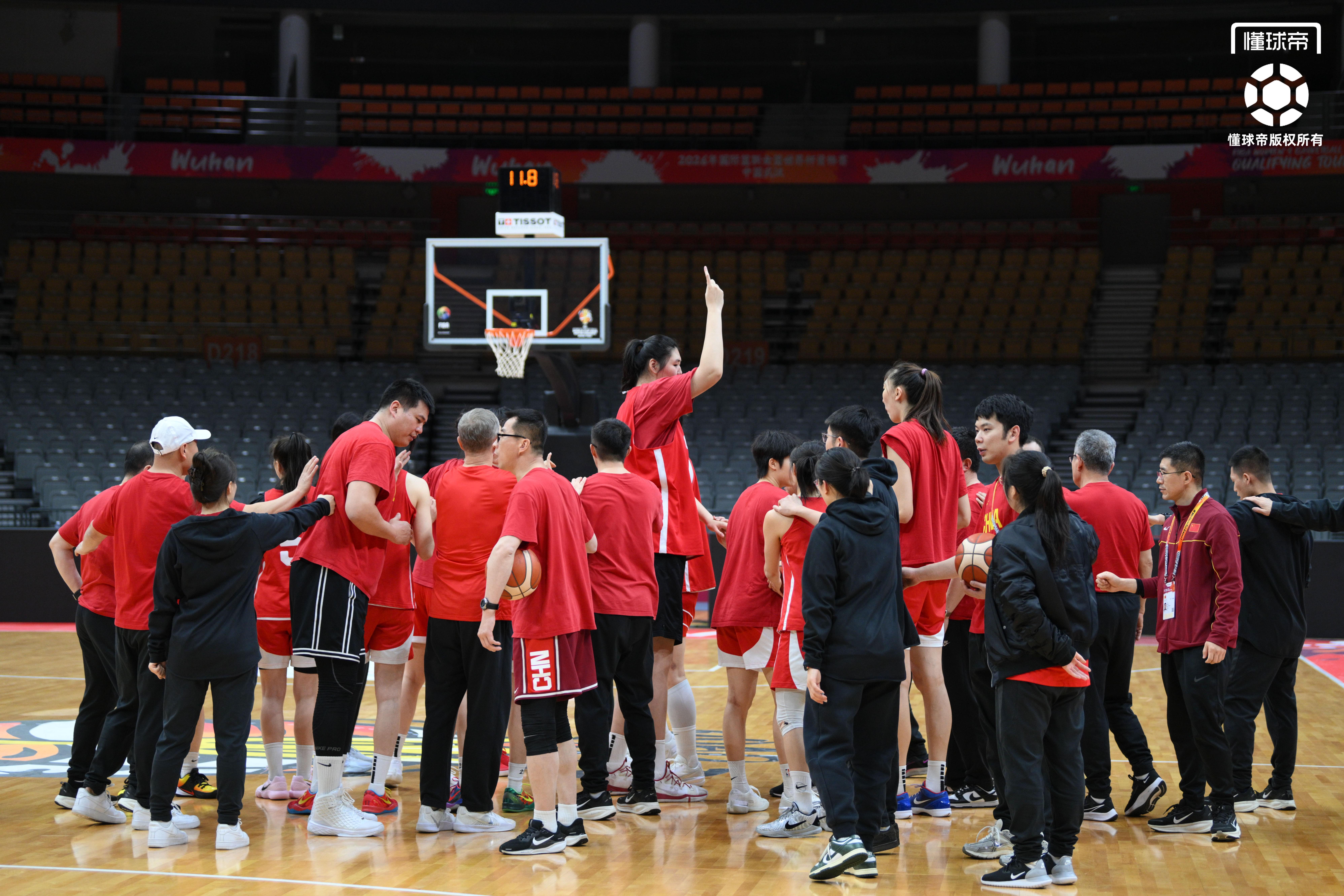 开云-中国女篮世预赛最后一练，王治郅到场观看&amp;amp;全队精神饱满