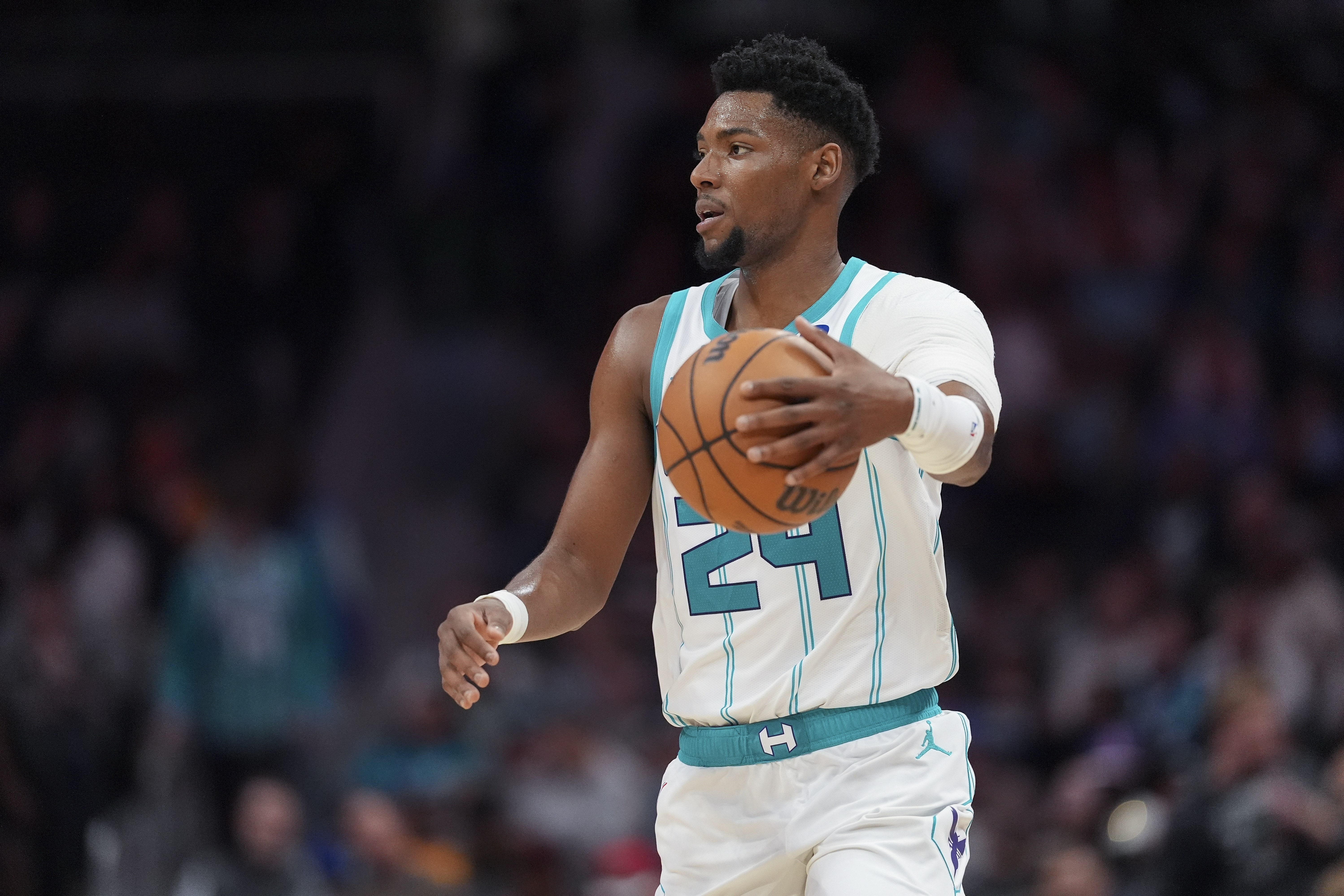 开云官网-稳定输出填满数据栏！米勒12中5拿到19分3板2助1断1帽